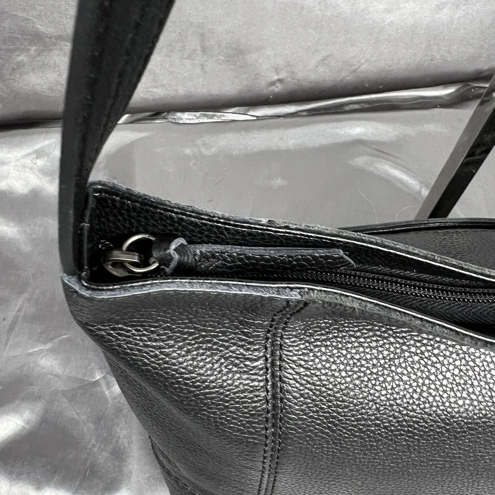 The Sak De Young Hobo Leather Black Single Shoulder Strap Medium Preppy Classic